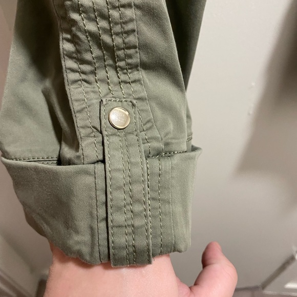 Army green Chico’s crop cargo style pants - Picture 4 of 6